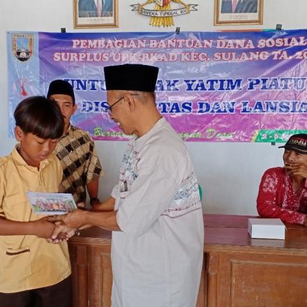 Pembagian Bantuan Dana Sosial UPK BKAD Kecamatan Sulang di Desa Karangsari